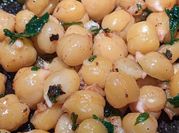 Une photo de pois chiches ail