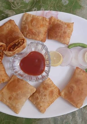 लुकहमी (lukhmi recipe in Hindi) रेसिपी मुख्य फोटो