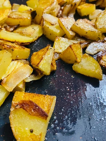 Easy Steps to Make Fried potatoes and onions which So Delicious