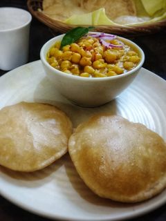 ছোলে ভাটুরে (chole bhature recipe in Bengali) রেসিপির প্রধান ছবি