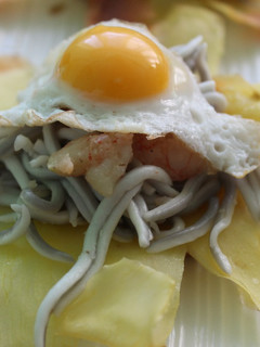 Una foto de Cesta de gulas y langostinos