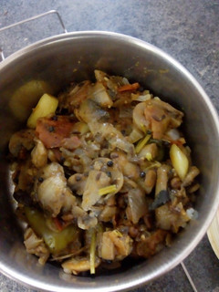 காளான் பிரட்டல் (Kaalaan pirattal recipe in tamil) செய்முறை முக்கிய புகைப்படம்