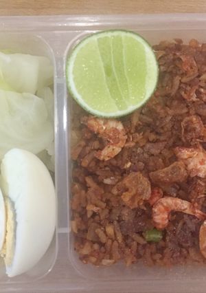รูปของ ข้าวผัดน้ำพริกเผากุ้งเสียบ