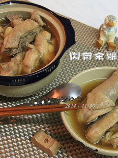 用天然放牧的快樂雞煮鍋《肉骨茶雞湯》 的食譜成品照片