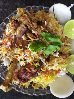 गावरान चिकन दम बिर्याणी (chicken dum biryani recipe in marathi) रेसिपी चे मुख्य फोटो 