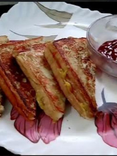 A picture of Veg Mayonnaise Bread Toast.