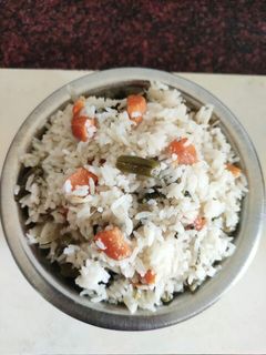தேங்காய் பால் புலாவ் (Thenkaai paal pulao recipe in tamil) செய்முறை முக்கிய புகைப்படம்