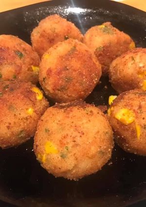 A picture of Rice & corn balls.