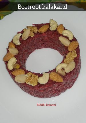 બીટરૂટ કલાકંદ (Beetroot Kalakand recipe in Gujarati) રેસીપી મુખ્ય ફોટો