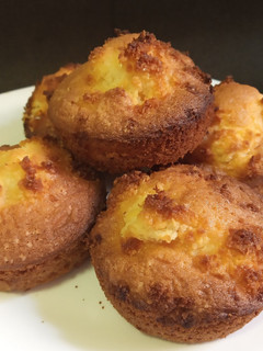 Una foto de Muffins de crema con crumble de coco sin gluten