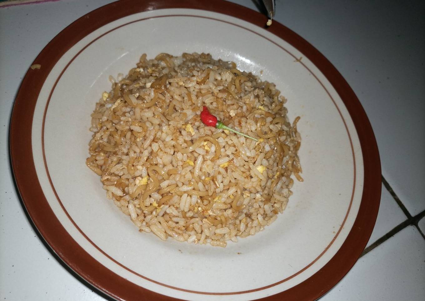 Nasi goreng dengan mie rendang