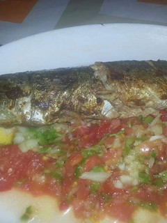 Una foto de Caballa asada con piriñaca