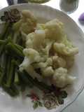 Ejotes y coliflor con huevos de  rancho
