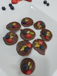 Una foto de Bombones saludables 🍓🍓🍫🍫