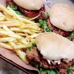 A picture of Zinger burger.