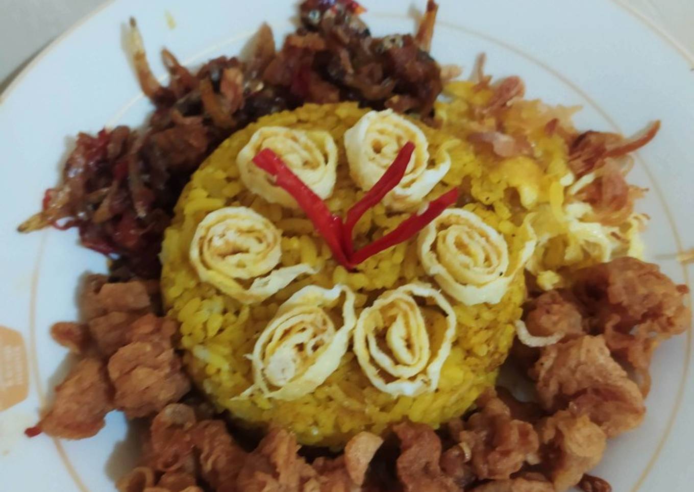 Nasi kuning dari sisa nasi semalam