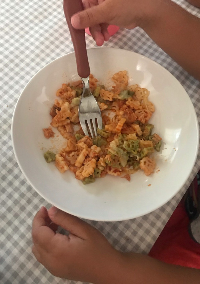 Una foto de Pasta de dinosaurios con atún y tomate