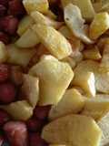 Porrilla de patatas, salchichas y huevos