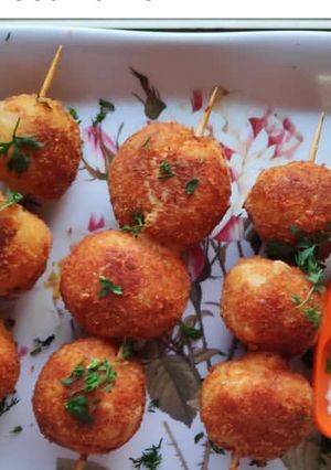 A picture of Chicken dough balls.