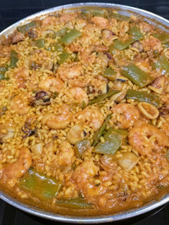 Una foto de Arroz con almejas, chipirones, langostinos pelados y judías
