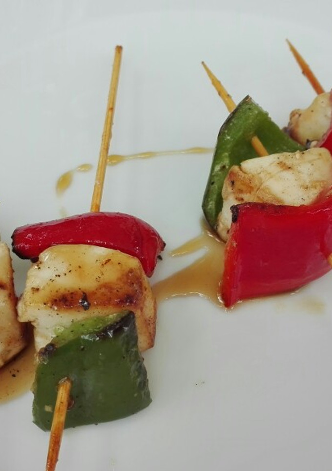 Una foto de Pinchos de pescado y pimiento