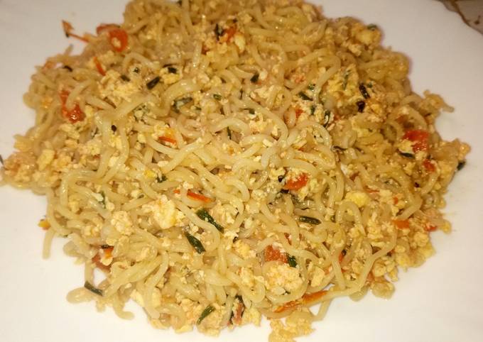 Instant indomie noodles with eggs