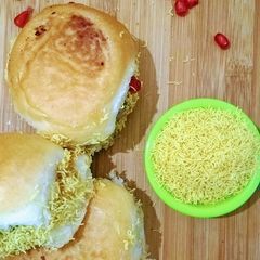 A picture of Dabeli.