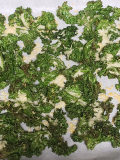 A picture of Kale chips.