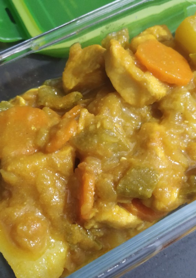 Una foto de Pollo al curry con verduras