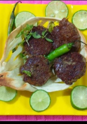 A picture of Kebabs in flour net bowl.