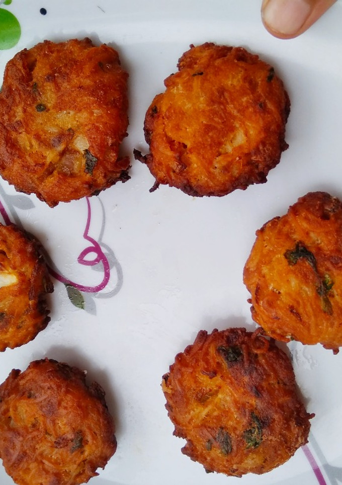 பிரெட் நூடுல்ஸ் வடை (Bread noodles vadai recipe in tamil) செய்முறை முக்கிய புகைப்படம்