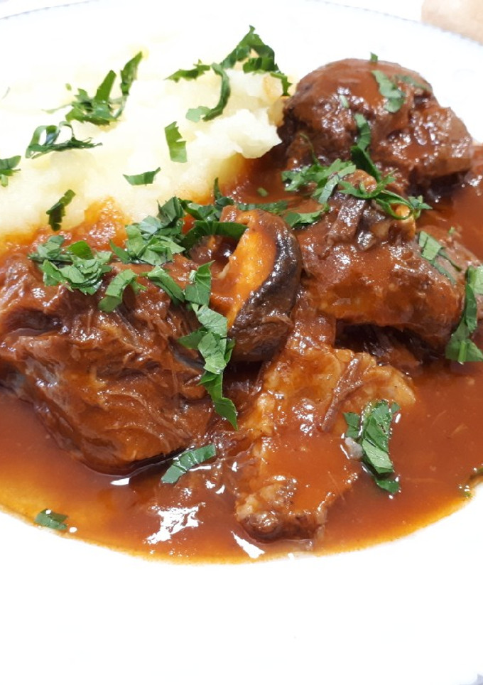 Una foto de Carrilleras de ternera con salsa