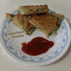 A picture of Spinach  Cheese  Corn Sandwich.