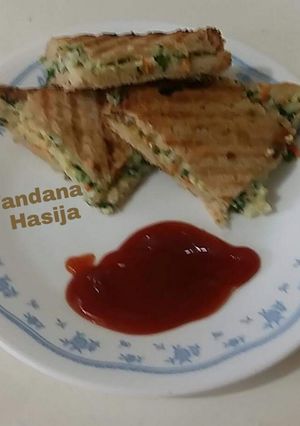 A picture of Spinach  Cheese  Corn Sandwich.