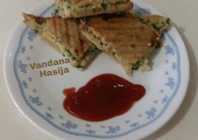 Simple Way to Make Yummy Spinach  Cheese  Corn Sandwich