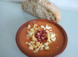Foto principal de Salmorejo cordobés con Mambo Cecotec