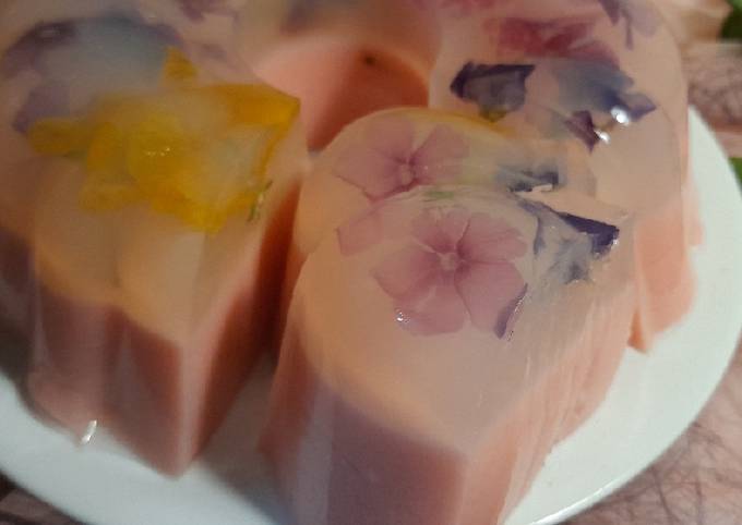 Yogurt Pudding with Edible Flowers