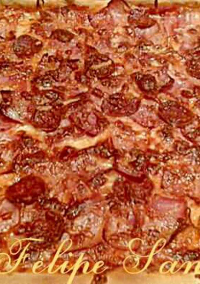 Una foto de Pizza de bacon y chorizo