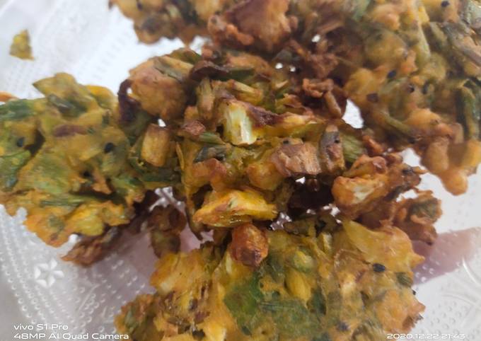 Steps to Prepare Super Quick Homemade Spring onion pakoda