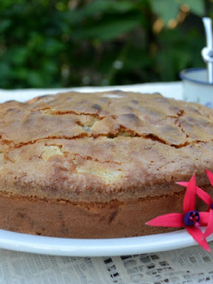 Una foto de Torta húmeda de pera, manzana y pelón💕