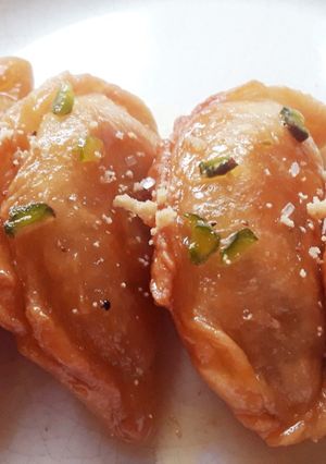 খোয়াক্ষীরের গুজিয়া (khoyar gujia recipe in Bengali) রেসিপির প্রধান ছবি