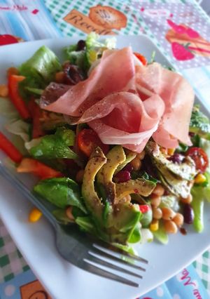 O poză a rețetei Salată cu leguminoase și prosciutto crudo.