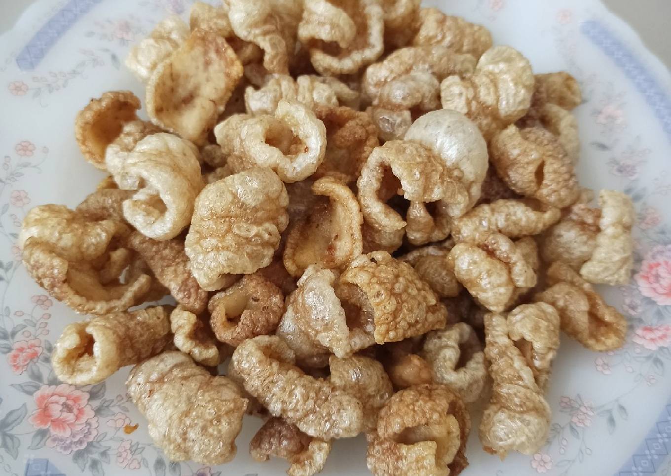 Rambak Babi (Kerupuk Kulit Babi)