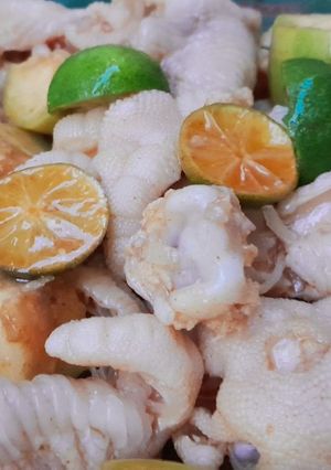 Hình của món Chân gà rút xương sốt Thái.