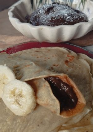 Una foto de Panqueques dulces 🍌 sin huevo + relleno full magnesio 🙈🥑🍫