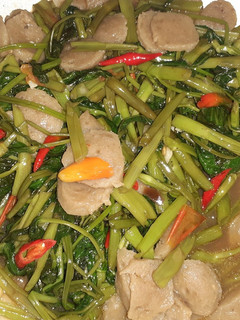 Foto resep Tumis kangkung bakso