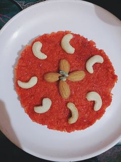 गाजर का हलवा (Gajar ka halwa recipe in Hindi) रेसिपी मुख्य फोटो