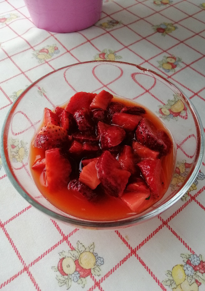 Una foto de Fresas al zumo de naranja