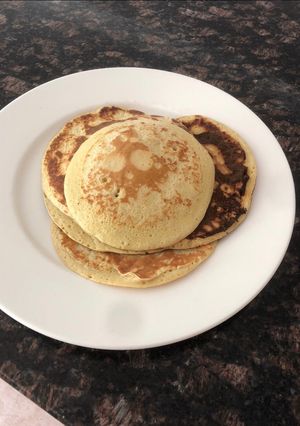 A picture of 4 ingredient banana pancakes.