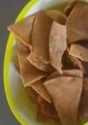 Una foto de Totopos receta corta de tortillas frías